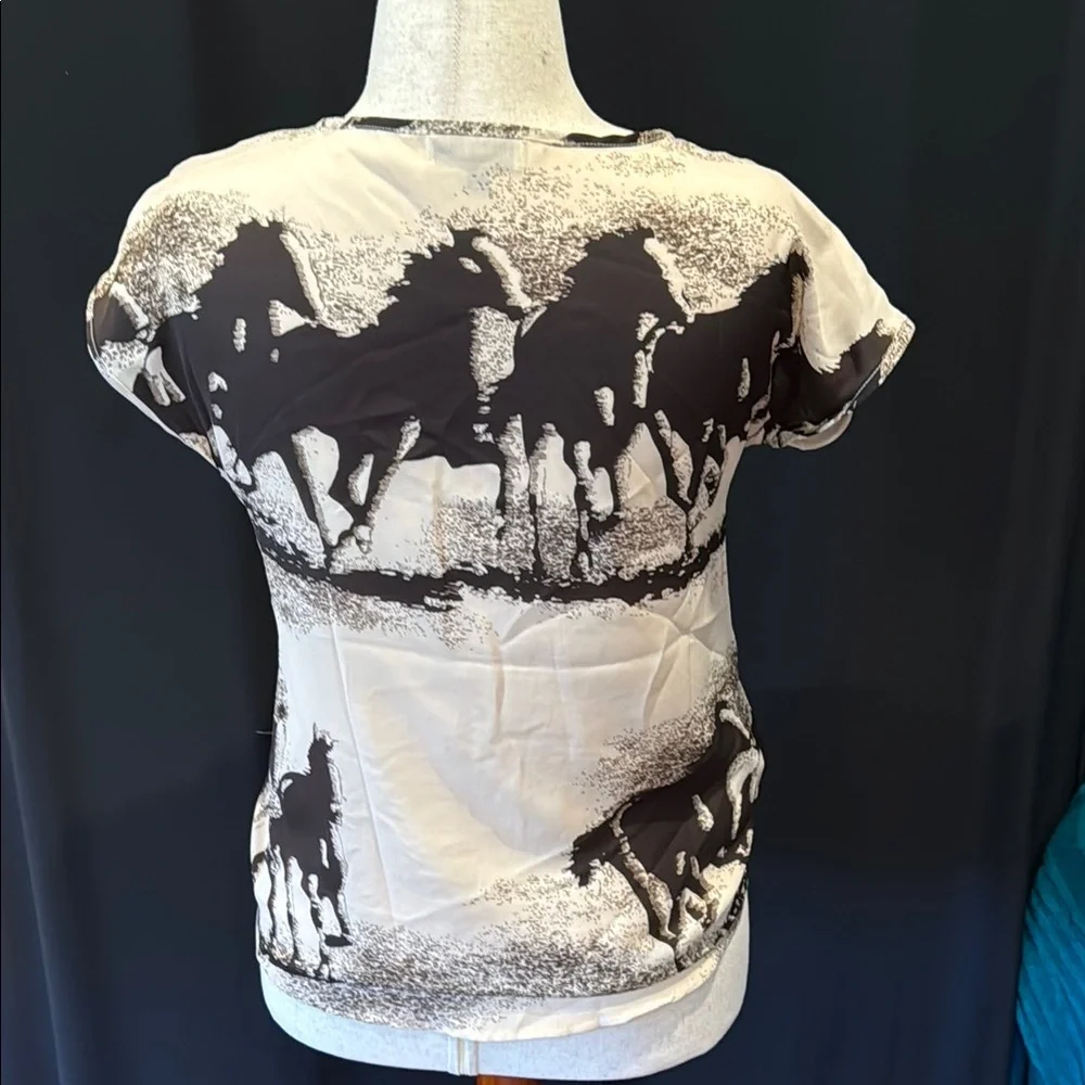 Cherrydress Galloping Horses Women's Graphic Top, medium - Picture 4 of 6
